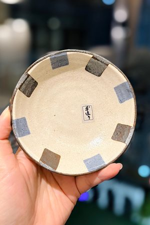 Elevate Your Winter Dinner Outfit with a Japanese-style 4.5-inch Ceramic Sushi Plate