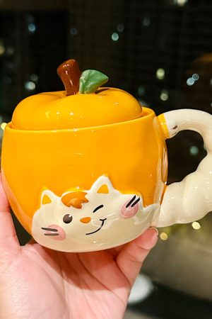 Quirky Apple Cat Ceramic Mug with Lid - a Cute Gift for Birthday Outfit Lovers