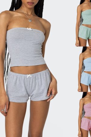 Sexy Vest And Hot Girl Outfit Off-shoulder Top Paired With Shorts